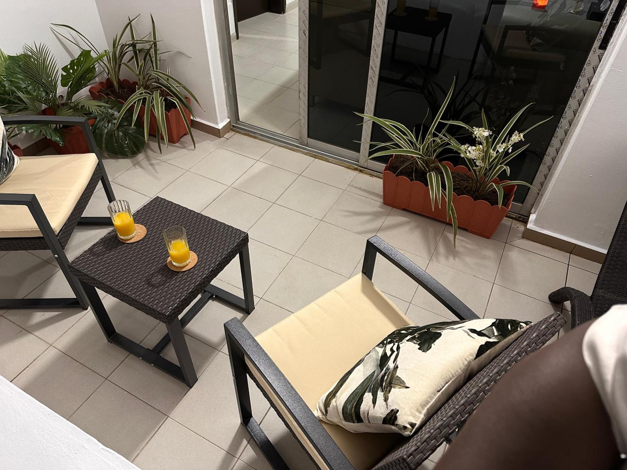 Living 1Bed -Spacious Fully Equipped - Lively Area Leilighet Abidjan Eksteriør bilde