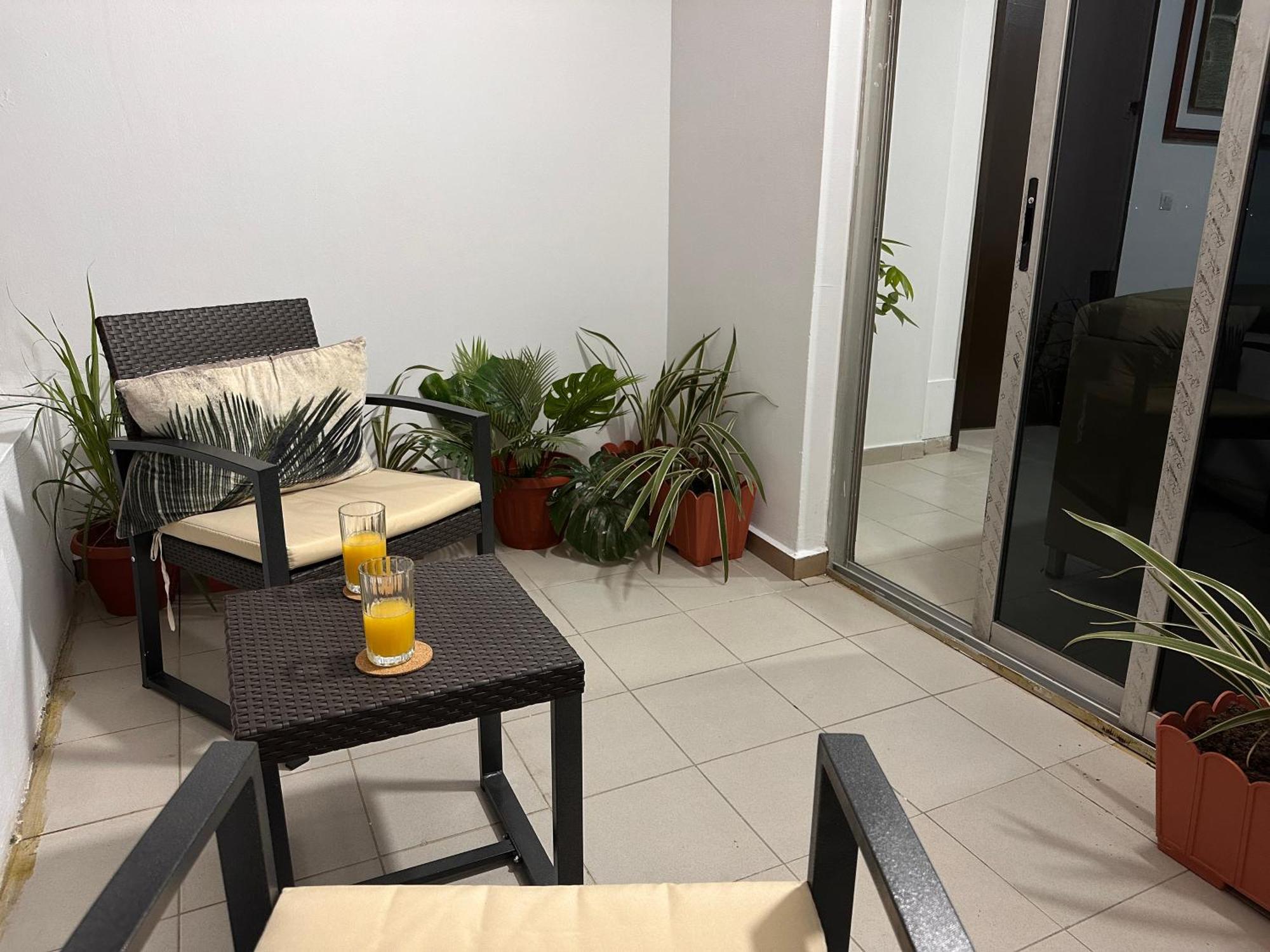 Living 1Bed -Spacious Fully Equipped - Lively Area Leilighet Abidjan Eksteriør bilde