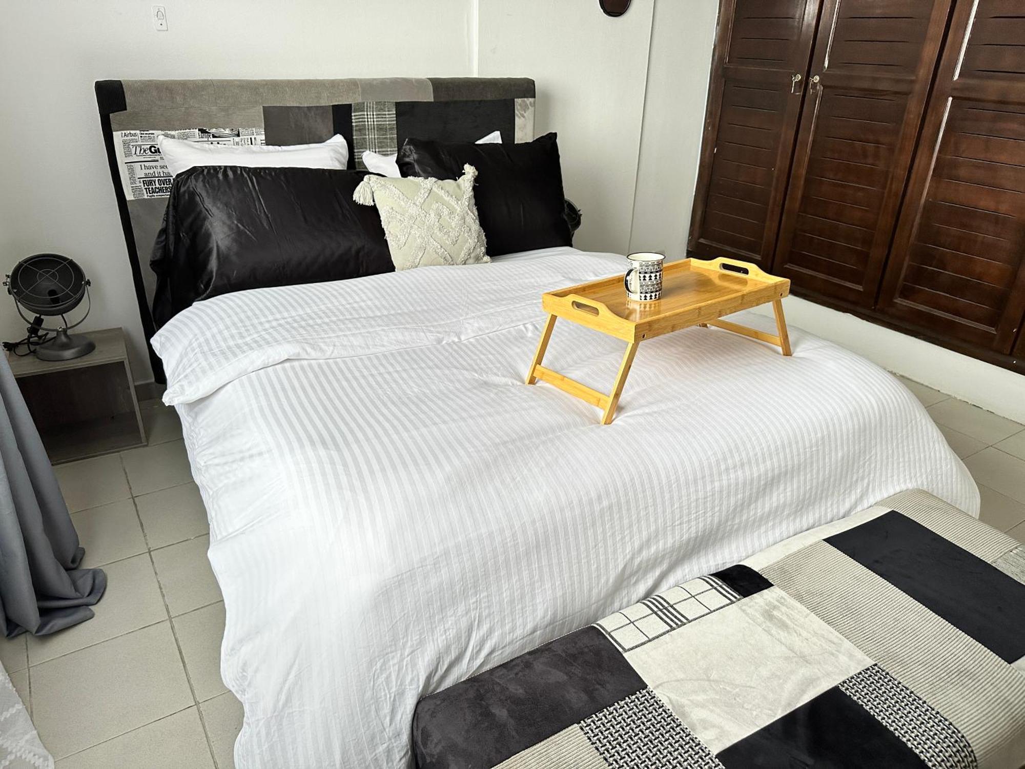 Living 1Bed -Spacious Fully Equipped - Lively Area Leilighet Abidjan Eksteriør bilde