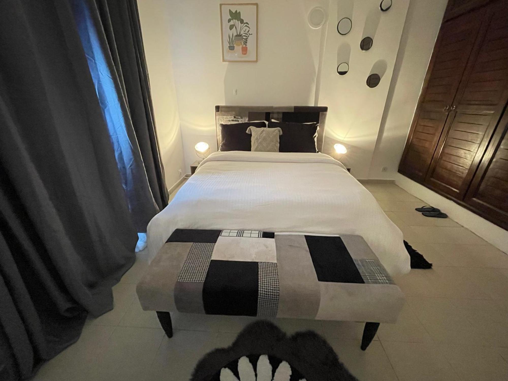 Living 1Bed -Spacious Fully Equipped - Lively Area Leilighet Abidjan Eksteriør bilde